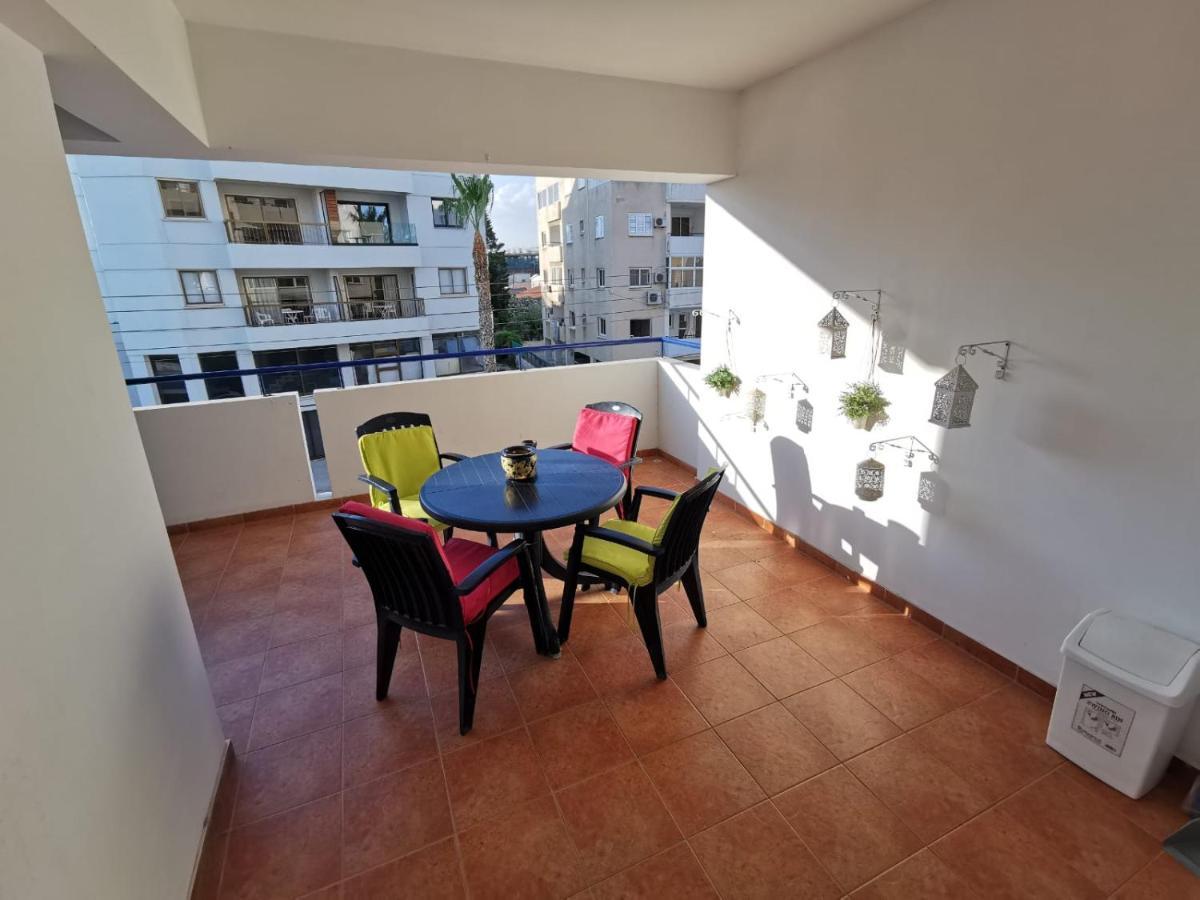 Carisa Downtown With Rooftop Pool Larnaca Esterno foto