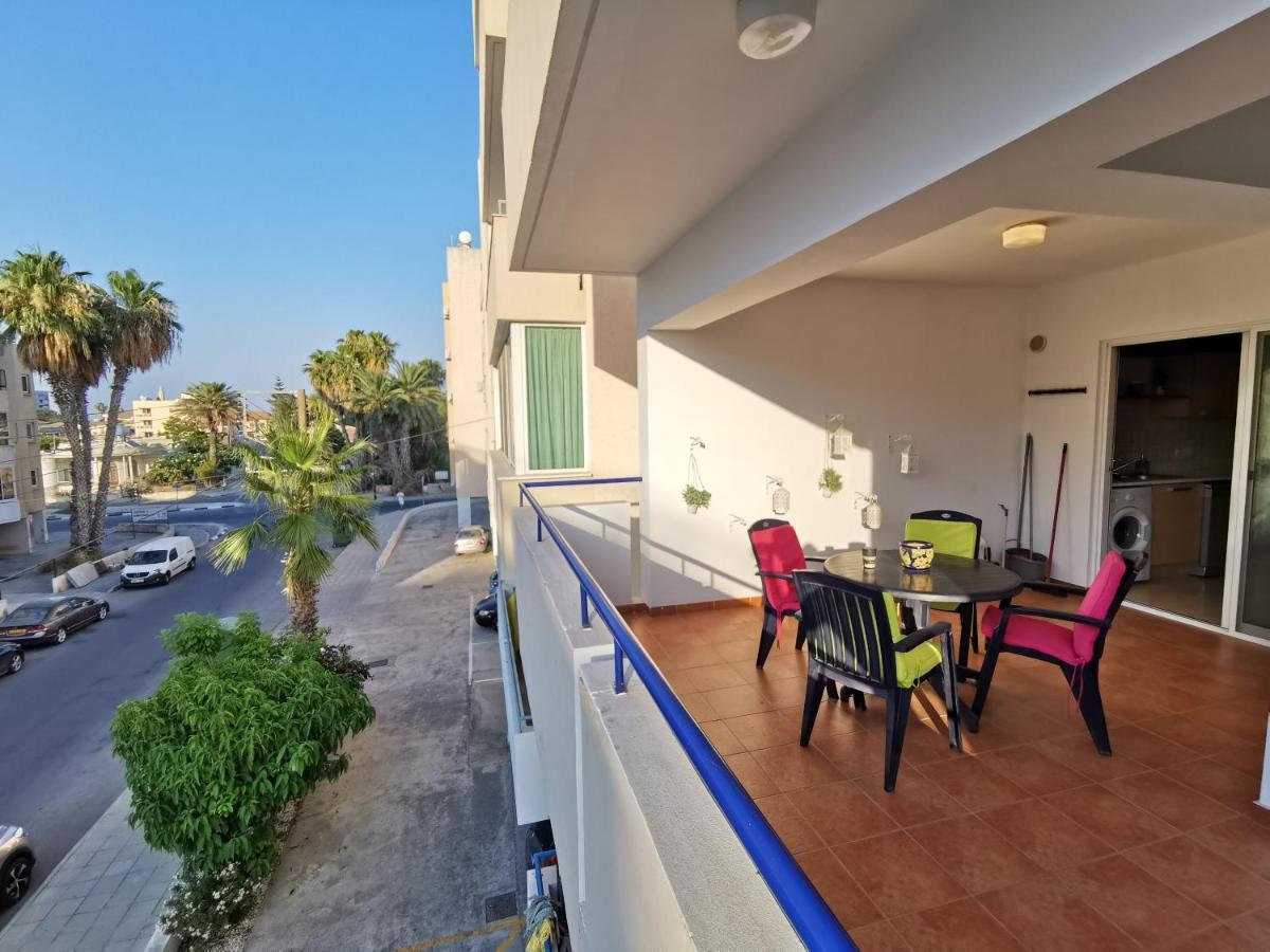 Carisa Downtown With Rooftop Pool Larnaca Esterno foto