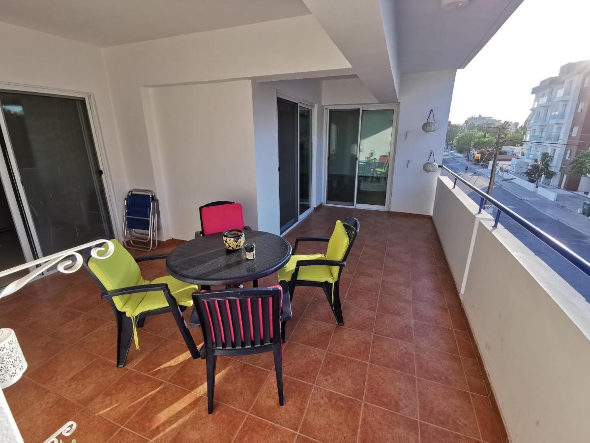 Carisa Downtown With Rooftop Pool Larnaca Esterno foto
