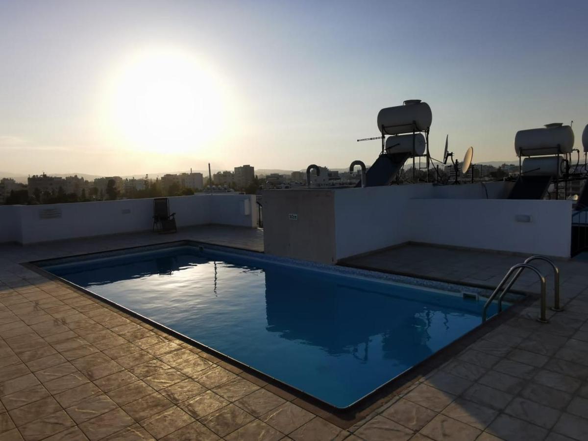 Carisa Downtown With Rooftop Pool Larnaca Esterno foto
