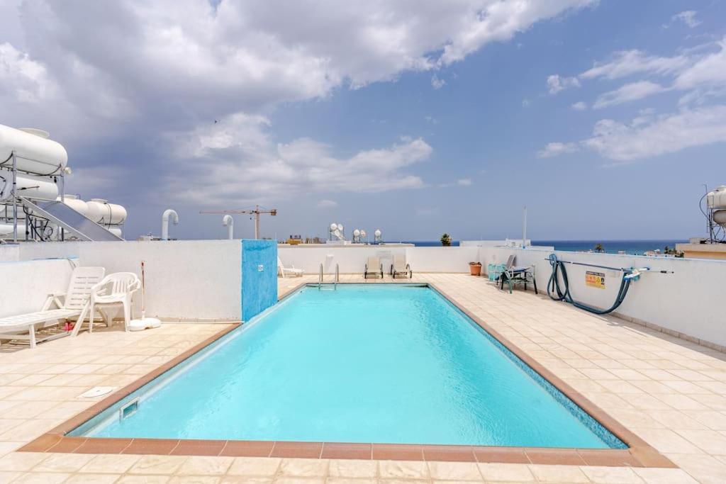 Carisa Downtown With Rooftop Pool Larnaca Esterno foto