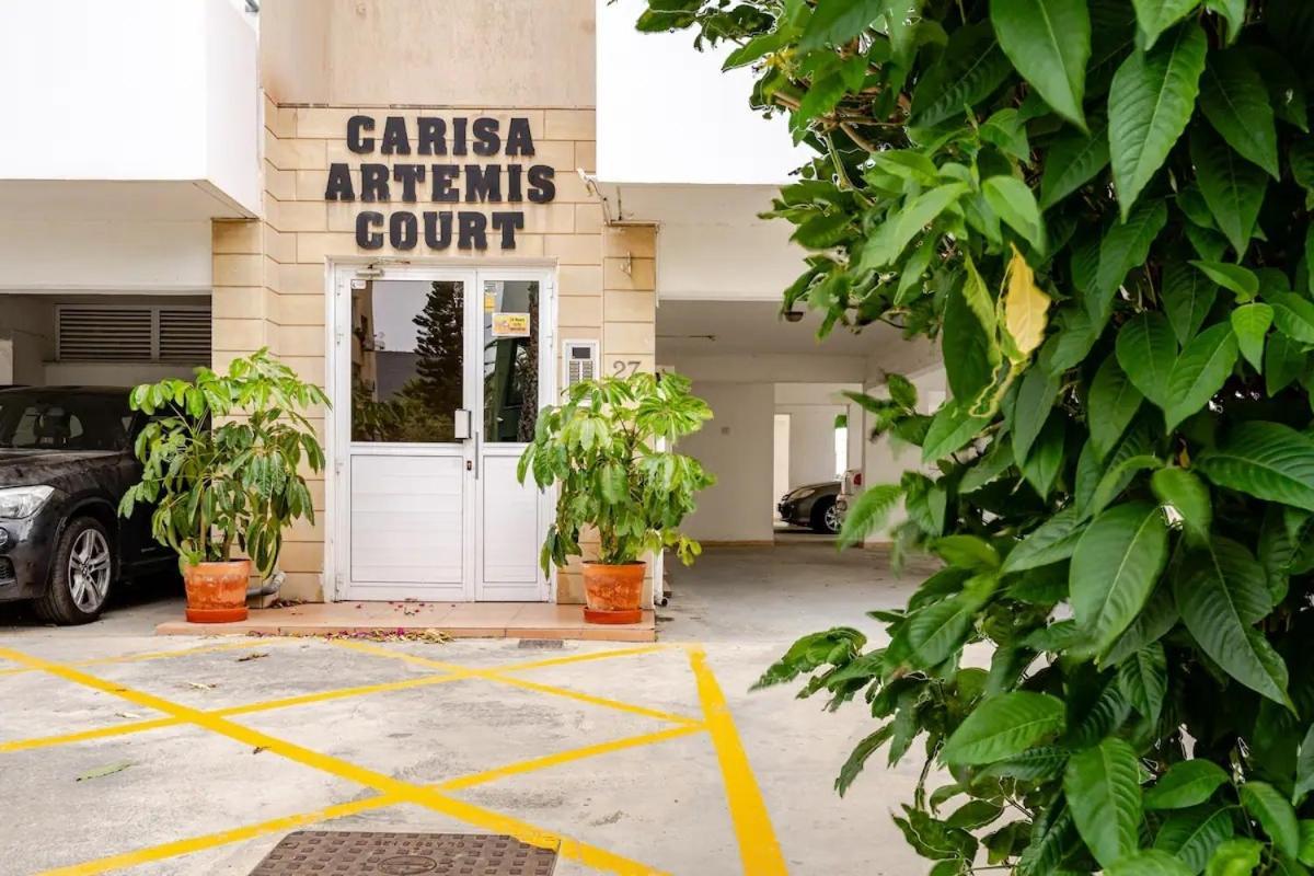 Carisa Downtown With Rooftop Pool Larnaca Esterno foto