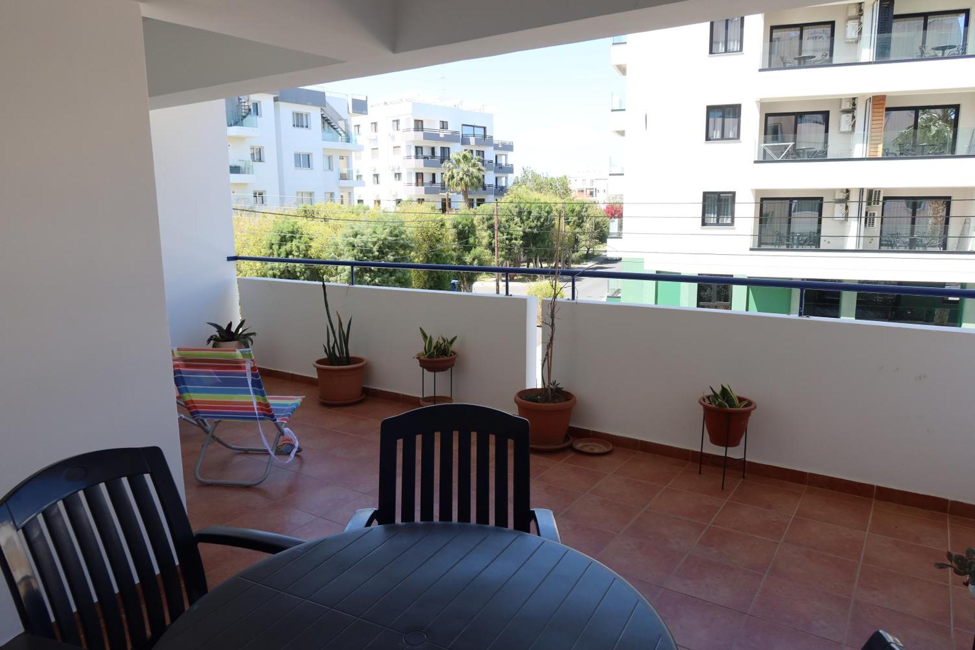 Carisa Downtown With Rooftop Pool Larnaca Esterno foto